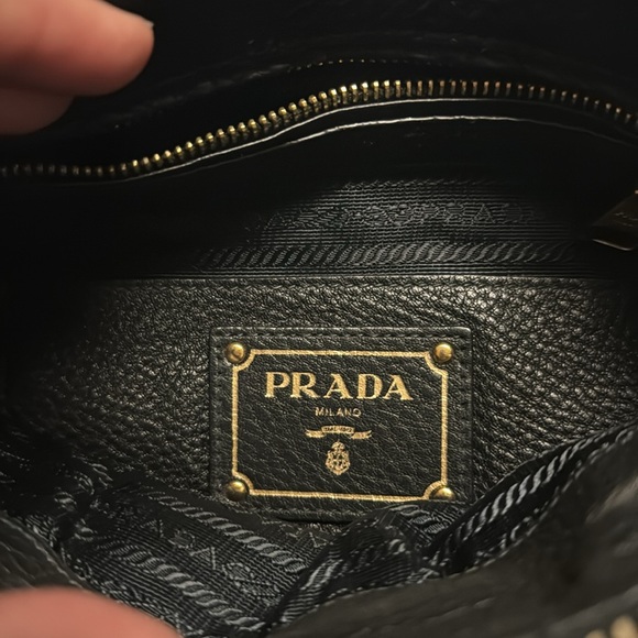PRADA Vitello Daino Tote black leather with crossbody strap great condition - Picture 14 of 15